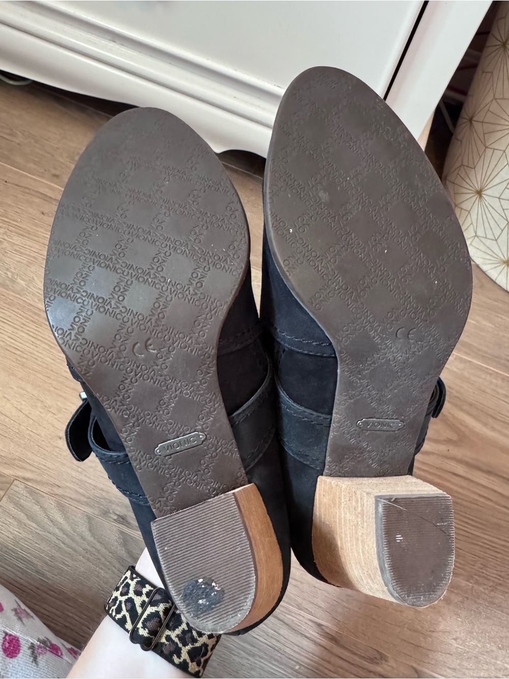 Vionic Mule Heels - Picture 4 of 10